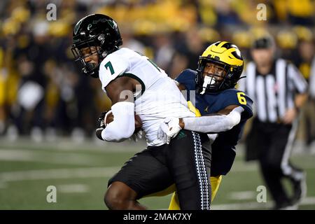 Former University of Hawai'i tight end Jordan Murray will