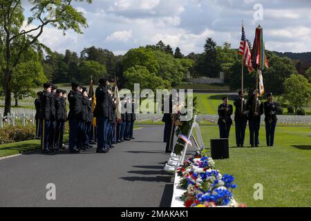 The 21st Theater Sustainment Command attends Lorraine American Cemetery and Memorial, the Second World War American military war grave cemetery, located just outside Saint-Avold, Moselle, France for the 2022 Memorial Day service. Dedicated in 1960, the cemetery contains the largest number of graves of our military dead of World War II in Europe, totaling more than 10,000. Stock Photo