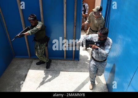 Members of the Philippine National Police - Maritime Group, 2nd Special Operations Unit (left) and the Philippine Coast Guard Special Operations Force (right) clear a room during a close-quarter battle drill as a Marine with Marine Raider Regiment observes, May 30, 2022, near Puerto Princesa, Palawan. This military engagement provided an opportunity for the Philippine National Police, Philippine Coast Guard Special Operations Force and U.S. Special Operations Forces to exchange tactics, techniques and procedures with each other in an effort to enhance interoperability while sharing new ideas f Stock Photo