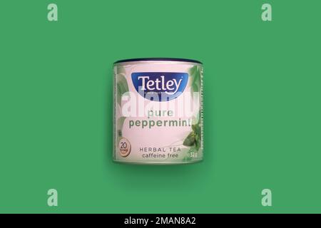 Tetley caffeine free herbal Peppermint Tea against a green background Stock Photo