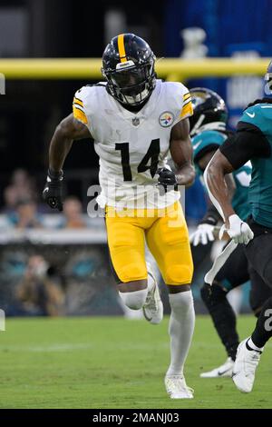 Jacksonville, FL, USA. 22nd Nov, 2020. Jacksonville Jaguars cornerback Chris  Claybrooks (27) reacts after missing an interception during 1st half NFL  football game between the Pittsburgh Steelers and the Jacksonville Jaguars  at