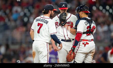 Atlanta, GA. USA; Atlanta Braves shortstop Dansby Swanson (7) throws to  first for the out during a major league baseball game against the Atlanta  Bra Stock Photo - Alamy