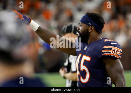 Chicago Bears linebacker Joe Thomas (45) runs off the field at