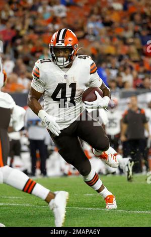 Cleveland Browns running back Nick Chubb (24) carries during an NFL  football game against the Cincinnati Bengals, Sunday, Sept. 10, 2023, in  Cleveland. (AP Photo/Sue Ogrocki Stock Photo - Alamy