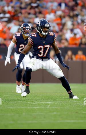 Chicago Bears safety Elijah Hicks warms up before an NFL football game ...