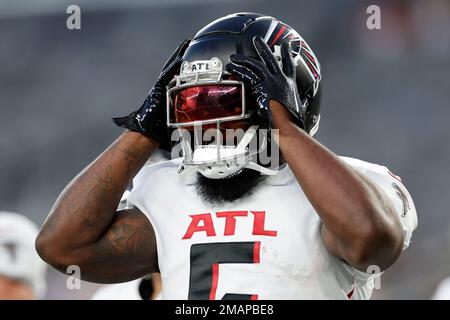 EAST RUTHERFORD, NJ - AUGUST 22: Atlanta Falcons quarterback Marcus Mariota  (1) during warm up prior to the National Football League game between the  New York Jets and the Atlanta Falcons on