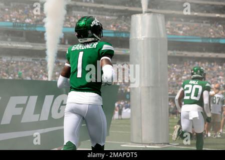 New York Jets' Jordan Whitehead before an NFL football game against the Pittsburgh  Steelers at Acrisure Stadium, Sunday, Oct. 2, 2022 in Pittsburgh, Penn.  (Winslow Townson/AP Images for Panini Stock Photo - Alamy