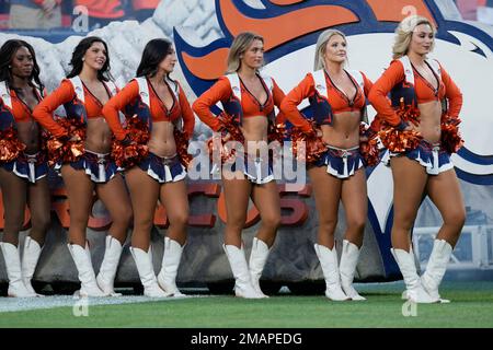 Denver Broncos cheerleaders perform in the first half of an NFL football  game Thursday, Oct. 6, 2022, in Denver. (AP Photo/David Zalubowski Stock  Photo - Alamy