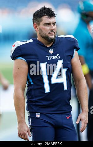 Tennessee Titans punter Ryan Stonehouse (4) kicks during warmups before  their game against the Tampa Bay Buccaneers Saturday, Aug. 20, 2022, in  Nashville, Tenn. (AP Photo/Wade Payne Stock Photo - Alamy