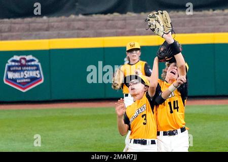 Nolensville Little League vs. Pearland (Texas) in LLWS game photos