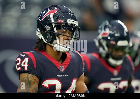 Tennessee Titans running back Derrick Henry (22) runs pat Houston Texans  cornerback Derek Stingley Jr. (24)