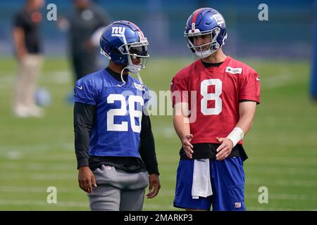 New York Giants' Saquon Barkley runs on the field before an NFL football  game against the Washington Commanders, Sunday, Dec. 4, 2022, in East  Rutherford, N.J. (AP Photo/John Minchillo Stock Photo - Alamy