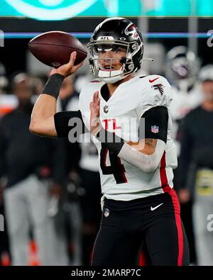 Atlanta Falcons quarterback Desmond Ridder (9) passes the ball against the  Green Bay Packers during the first half of an NFL football game, Sunday,  Sept. 17, 2023, in Atlanta. (AP Photo/John Bazemore