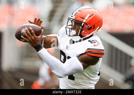 Cleveland Browns tight end Zaire Mitchell-Paden (81) makes a catch in  warmups during warmups of an NFL preseason football game against the  Philadelphia Eagles in Cleveland, Sunday, Aug. 21, 2022. (AP Photo/Ron