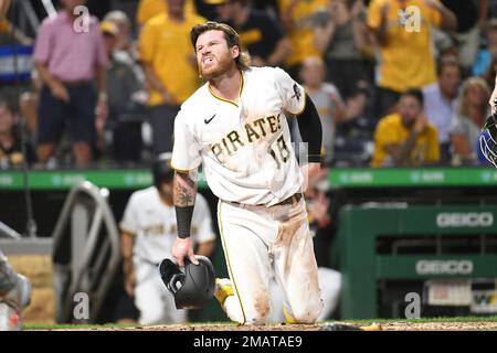 Cincinnati Reds' Kyle Farmer (17) reacts after being hit by a pitch during  a baseball game against the Atlanta Braves Saturday, July 2, 2022, in  Cincinnati. (AP Photo/Jeff Dean Stock Photo - Alamy