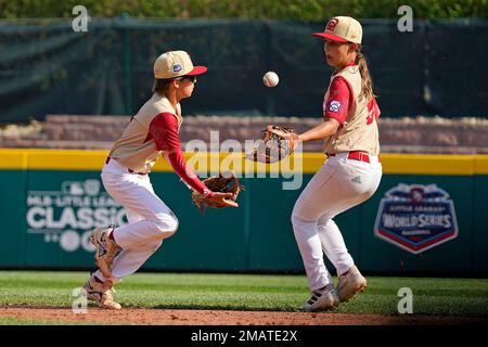 https://l450v.alamy.com/450v/2mate2x/santa-clara-utahs-dash-avery-left-and-falynn-randall-cant-handle-a-ground-ball-hit-by-nolensville-tenns-william-satinoff-during-the-fifth-inning-of-a-baseball-game-at-the-little-league-world-series-in-south-williamsport-pa-friday-aug-19-2022-tennessee-won-11-2-ap-photogene-j-puskar-2mate2x.jpg