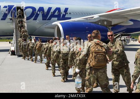 Approximately 200 Soldiers with the 252nd Quartermaster Company, 728th Combat Sustainment Support Battalion, 213th Regional Support Group, Pennsylvania Army National Guard, departed the Commonwealth June 5 to deploy to the Middle East. The 252nd Quartermaster Company’s mission includes providing both perishable and semi-perishable general supply, retrograde support, petroleum supply, water supply support and shower and laundry services to supported units. It is based at the Southampton Roads Armory in Philadelphia. Stock Photo