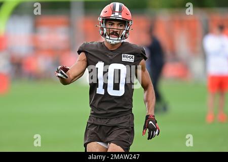 Cleveland Browns wide receiver Anthony Schwartz (10) lines up for