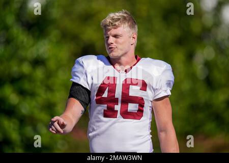 Washington Commanders tight end Curtis Hodges (80) arrives for a NFL  football practice at the team's training facility, Wednesday, July 26, 2023  in Ashburn, Va. (AP Photo/Alex Brandon Stock Photo - Alamy