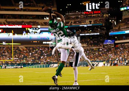 New York Jets wide receiver Irvin Charles (82) makes a catch in