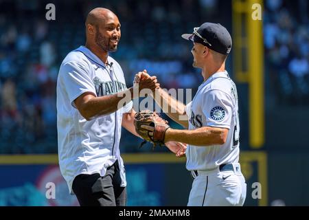 Former Seattle Mariners first baseman John Olerud throws out the