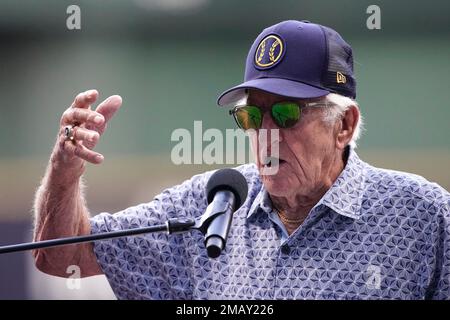 Bob uecker hi-res stock photography and images - Alamy