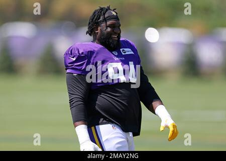 Minnesota Vikings defensive tackle Dalvin Tomlinson (94) runs onto