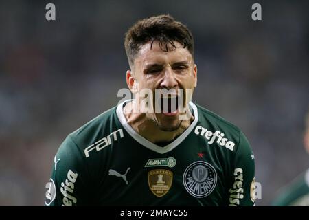 Piquerez of Palmeiras drives the ball the ball during a match