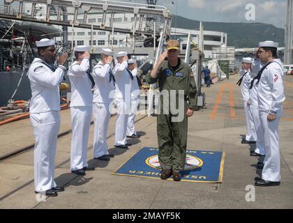 220609-N-LY160-1020 SASEBO, Japan (June 9, 2022) – Sailors, assigned to mine countermeasures ship USS Pioneer (MCM 9), render honors for Vice Adm. Karl Thomas, commander, U.S. 7th Fleet, center, during a visit, June 9. Stock Photo