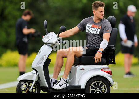 Reactions: Joe Burrow ditches golf cart for Bengals' training camp practice  Monday