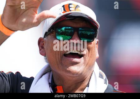 Bengals' Anthony Muñoz to sign autographs ahead of AFC Championship game