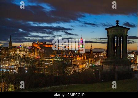 Edinburgh, UK. 19th Jan, 2023. UK. Weather. A sunset view looking over the skyline of ScotlandÕs capital city, Edinburgh as seen from Carlton Hill in the centre of the city, a popular site for tourists to watch the sunsets across the dramatic skyline. Picture Credit: phil wilkinson/Alamy Live News Stock Photo