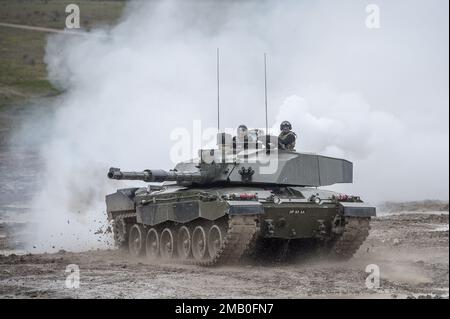 File photo dated 20/11/2017 of a Challenger II Main Battle Tank at Royal Tank Regiment HQ, Tidworth, Wiltshire. Western allies are meeting to discuss further military support for Ukraine amid intense pressure on Germany to authorise the release of its Leopard 2 battle tanks to bolster Kyiv's forces in their fight against Russia. Issue date: Friday January 20, 2023. Stock Photo