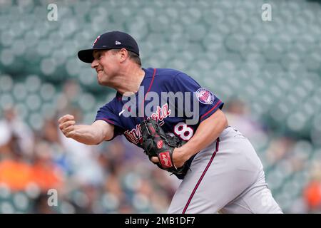 St. Petersburg, FL. USA; Tampa Bay Rays shortstop Wander Franco (5) tracks  down a shallow pop fly hit by Minnesota Twins relief pitcher Joe Smith (38  Stock Photo - Alamy