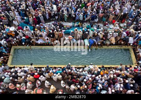 Dhaka, Bangladesh. 20th Jan, 2023. Muslim devotees gather to use water supplied during Bishwa Ijtema in Tongi, Dhaka, Bangladesh. The Bishwa Ijtema (Global Congregation) is an annual gathering of Muslims in Tongi, by the banks of the River Turag, on the outskirts of Dhaka, Bangladesh. It is the second largest congregation of the Muslim community after the pilgrimage to Mecca for the Hajj. The Ijtema is a prayer meeting spread over three days, during which attending devotees perform daily prayers while listening to scholars reciting and explaining verses from the Quran. Because of being non-pol Stock Photo