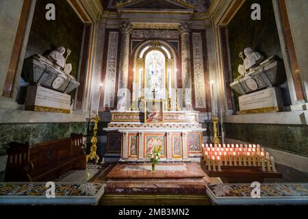 Altar and interior furnishings inside Palermo Cathedral, Basilica Cattedrale Metropolitana Primaziale della Santa Vergine Maria Assunta. Stock Photo