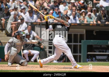 MLB: Yoán Moncada, Chicago White Sox blow out Oakland A's