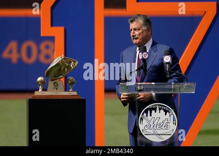 New York Mets announcer and former player Keith Hernandez waves to