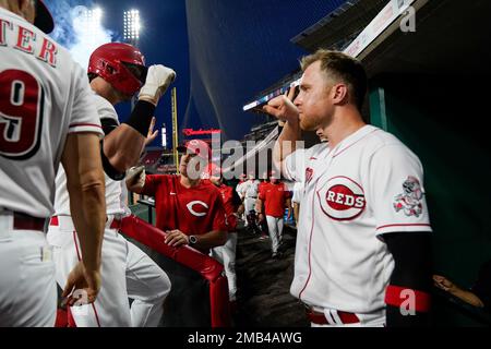 Los Angeles, United States. 28th Apr, 2021. Cincinnati Reds right fielder Tyler  Naquin (12) catches a pop up during a MLB game against the Los Angeles  Dodgers, Tuesday, April 27, 2021, in