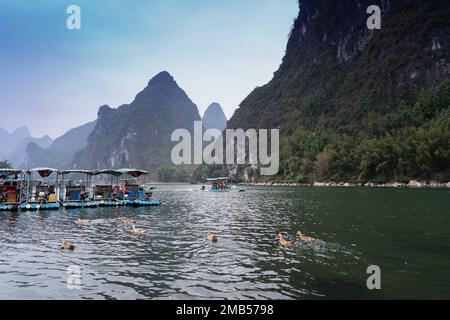 Guangxi guilin Yang dam pier Stock Photo