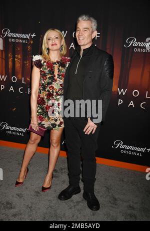 Los Angeles, California, USA. 19th Jan, 2023. (L-R) Sarah Michelle Gellar and James Marsters attend the Los Angeles premiere of Paramount 's 'Wolf Pack' at Harmony Gold on January 19, 2023 in Los Angeles, California. Credit: Jeffrey Mayer/Jtm Photos/Media Punch/Alamy Live News Stock Photo