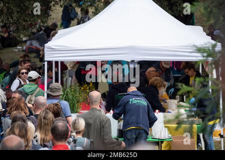 Cross-country running in the Tuscan countryside with food and drink tastings Stock Photo