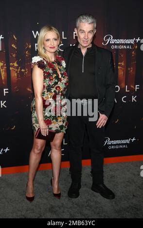 Los Angeles, Ca. 19th Jan, 2023. Sarah Michelle Gellar, James Marsters at the LA premiere of Wolf Pack at the Harmony Gold Theater in Los Angeles, California on January 19, 2023. Credit: Faye Sadou/Media Punch/Alamy Live News Stock Photo
