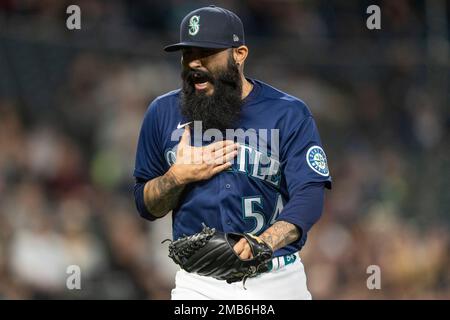 Mariners release Sergio Romo