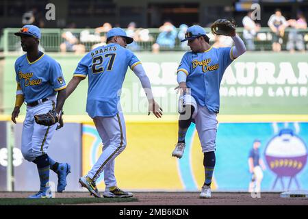 Milwaukee, USA. 03rd Sep, 2021. September 03, 2021: Milwaukee Brewers  shortstop Willy Adames #27 and Milwaukee Brewers third baseman Luis Urias  #2 talk during a pitching change during MLB baseball game between