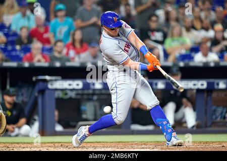 New York Mets' James McCann stands in the dugout during a baseball game  against the Miami Marlins, Friday, June 24, 2022, in Miami. The Mets won  5-3. (AP Photo/Lynne Sladky Stock Photo - Alamy