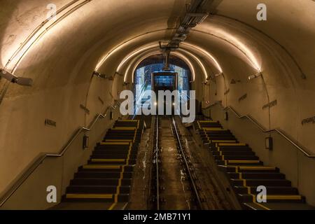 Great view of a modern funicular train arriving at the lower station at Kornmarkt in Heidelberg's Old Town. The lower railway starts at Kornmarkt and... Stock Photo