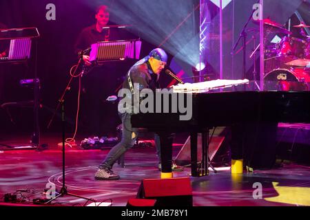 Neil Lockwood is the former lead singer with ELO Part 2 performing on P ...