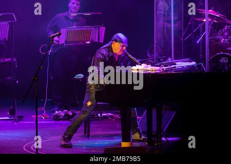 Neil Lockwood is the former lead singer with ELO Part 2 performing on P ...