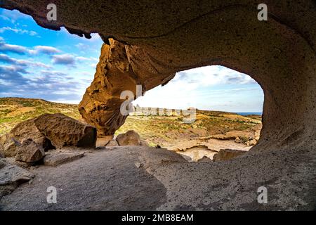 Felsbogen Arco de Tajao bei San Miguel de Tajao, Teneriffa, Kanarische Inseln, Spanien |  Rock arch Arco de Tajao near San Miguel de Tajao, Tenerife, Stock Photo